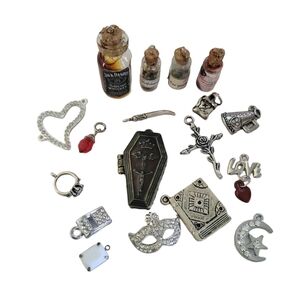 Vampire Diaries Charm Set 18 Piece